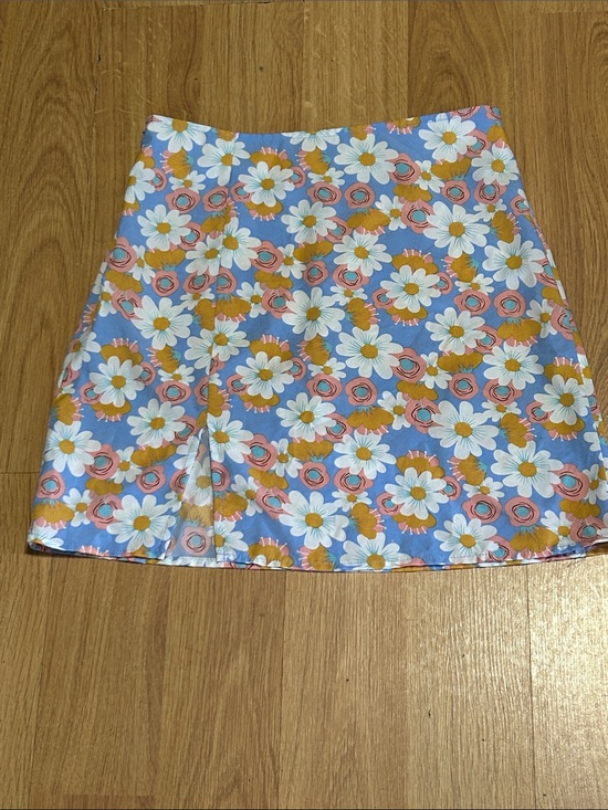 SHEIN Dresses & Skirts - SHEIN Blue Floral Mini Skirt with White & Yellow Daisies